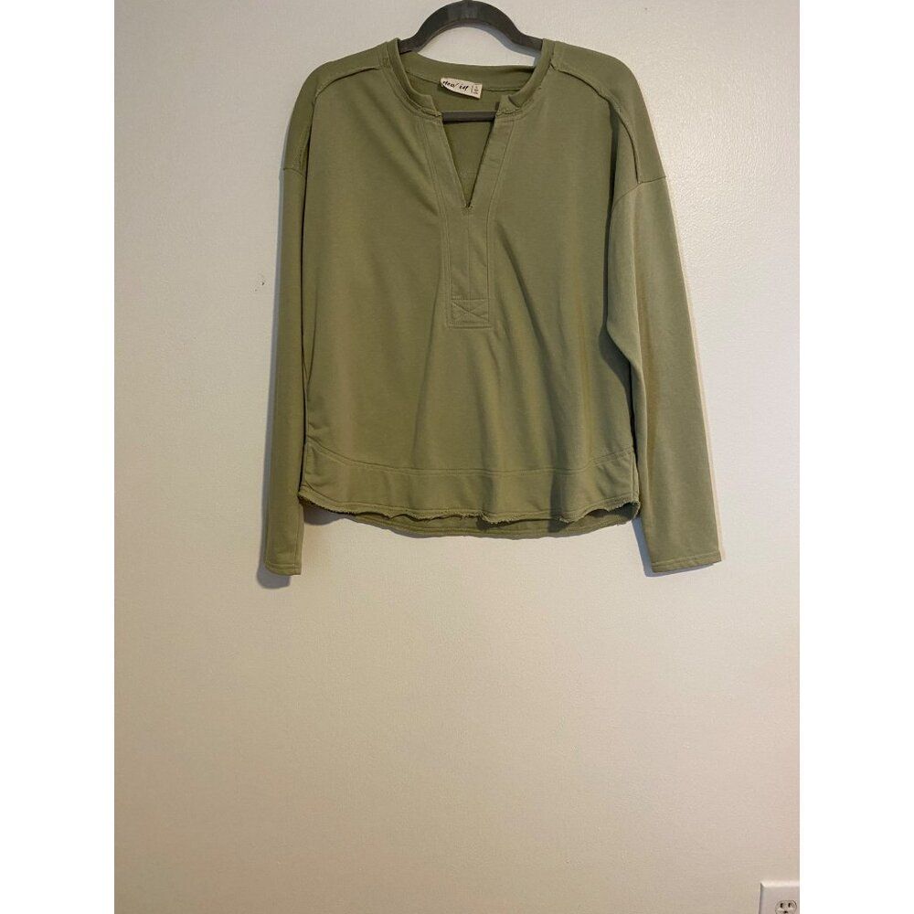 New In Womens L Green Long Sleeve V-Neck Pullover Top Frayed Hem Hippie Artsy